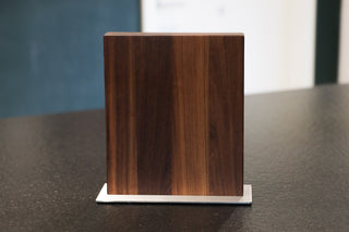 Magnetischer Messerblock aus Nussbaum